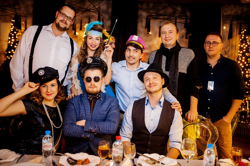 Команда компании празднует Новый год в ресторане Krasnodar