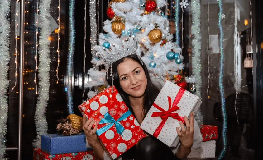 Гайд по идеальному Новому году 2026 с друзьями в Краснодаре: от квартиры и коттеджа — до квеста и ночного города